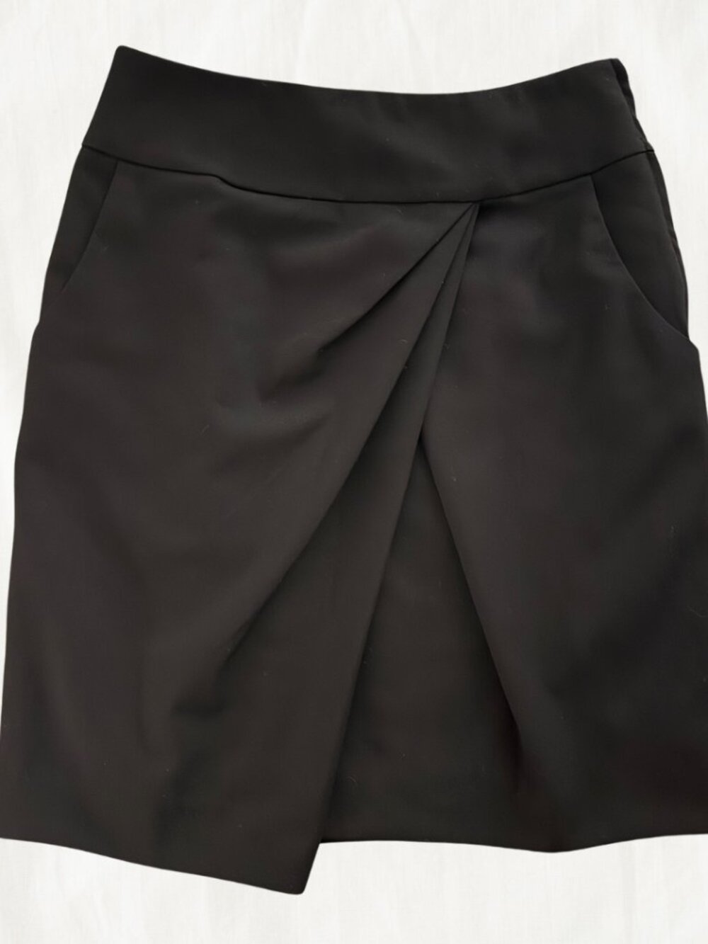 H&M Black Mini Skirt with Side Pockets